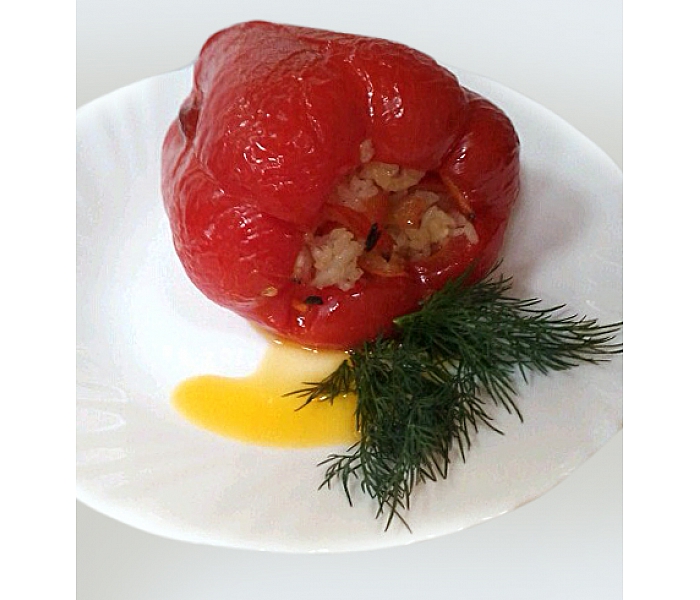 Перец фаршированный рисом и овощами