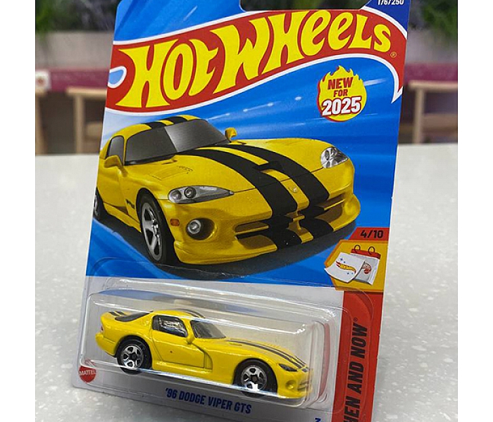 Машинка HotWheels Желтая